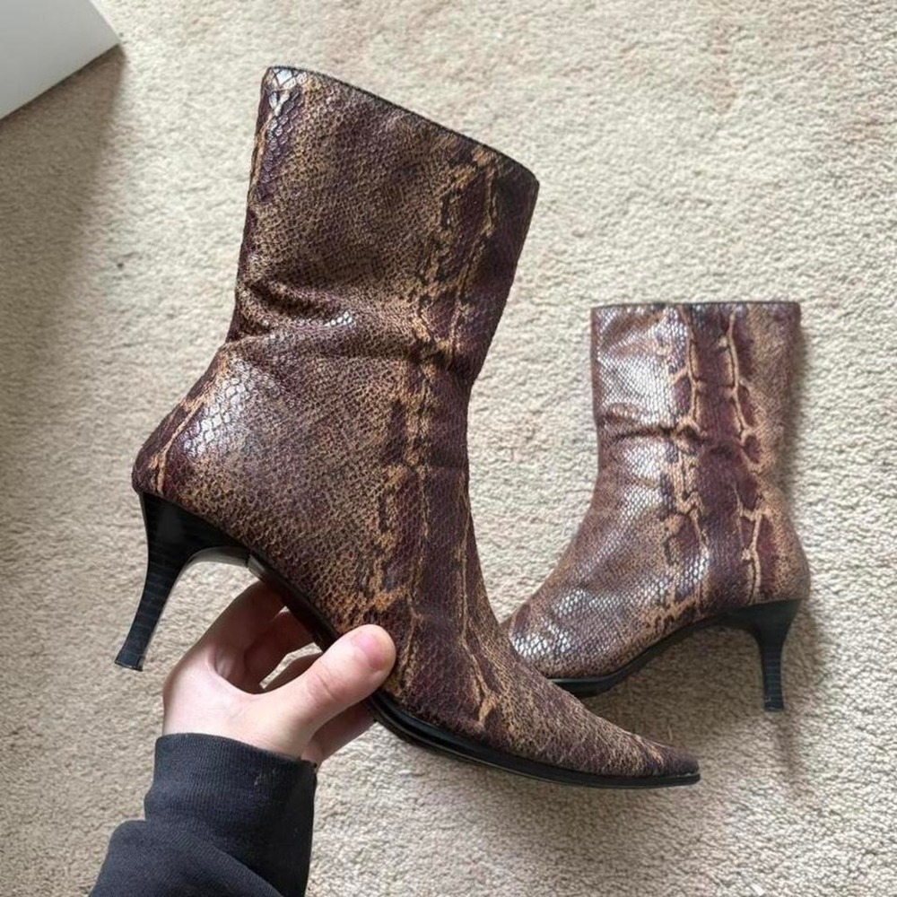 y2k 2000s brown reptile snake print heeled boots pointed toe statement